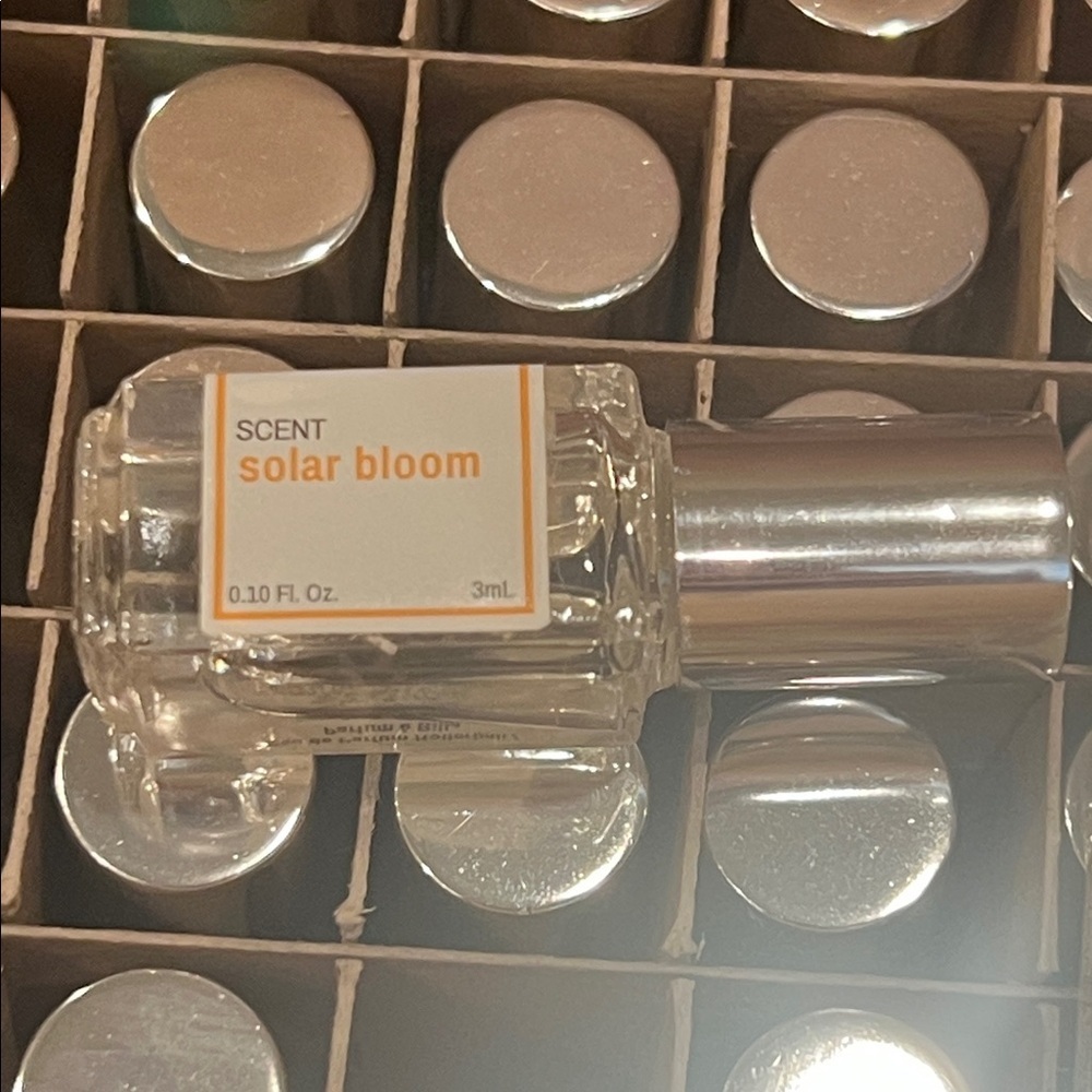 Clean Reserve Solar Bloom 3ml Rollerball Box of 100 NIB - Picture 3 of 4
